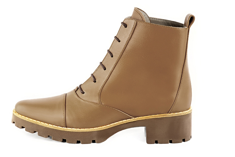 Camel beige women's ankle boots with laces at the front. Round toe. Low rubber soles. Profile view - Florence KOOIJMAN